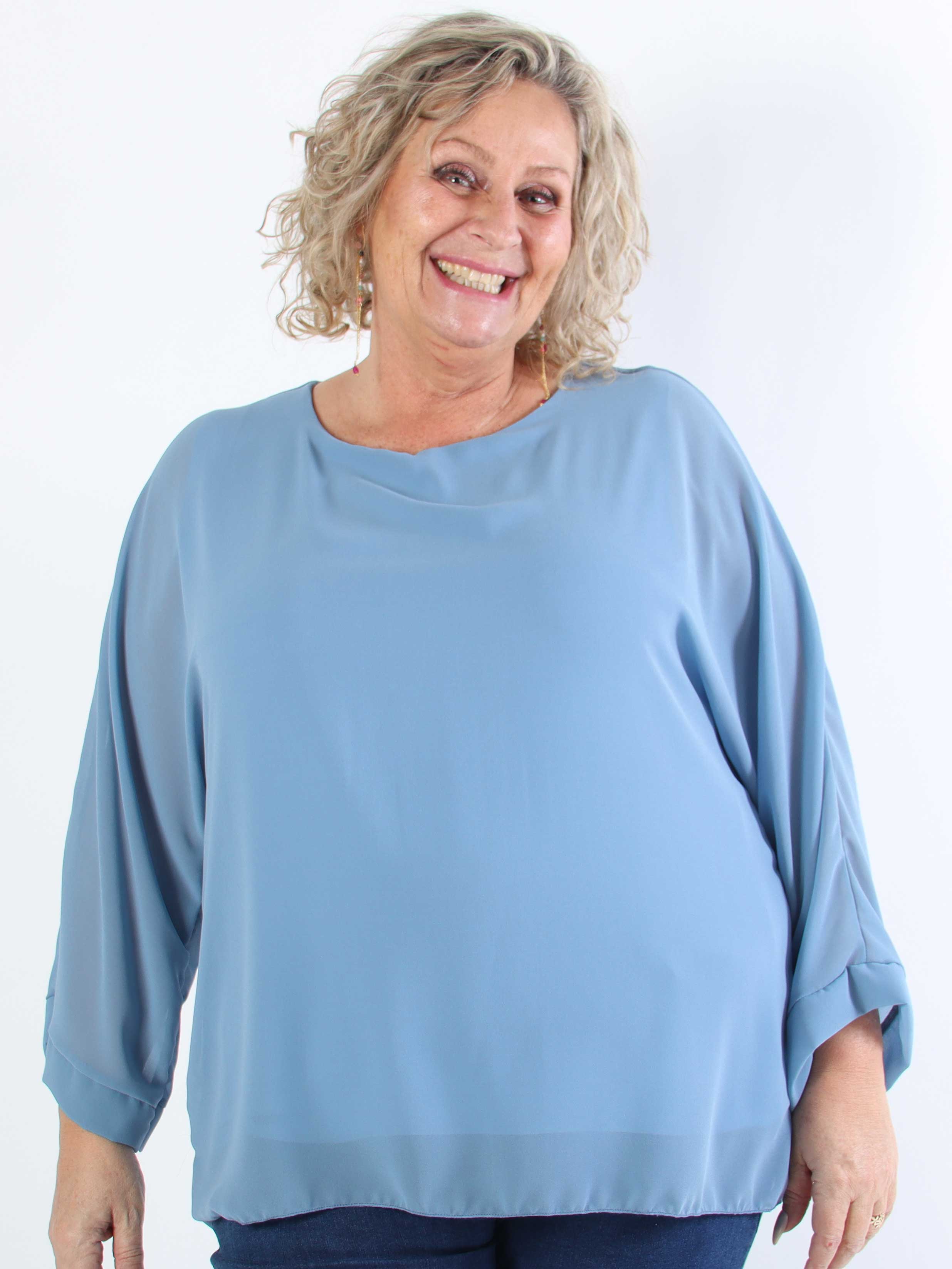 Flores - Plus size-tunika med chiffonglager och halvgenomskinliga ärmar